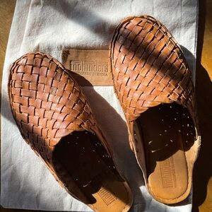 Mohinders Woven Slides